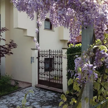Piccole Dolomiti Bed & Breakfast